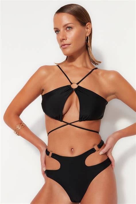 TRENDYOLMİLLA Siyah Cut Out Pencereli Yüksek Bel Normal Paça Bikini