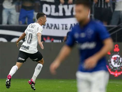 Joia Do Corinthians Perde Espa O E N O Descarta Sair Em