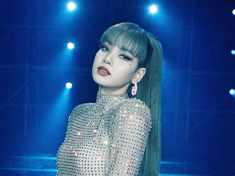 Lisa Blackpink Jadi Artis K Pop Solo Wanita Pertama Masuki Carta Pop