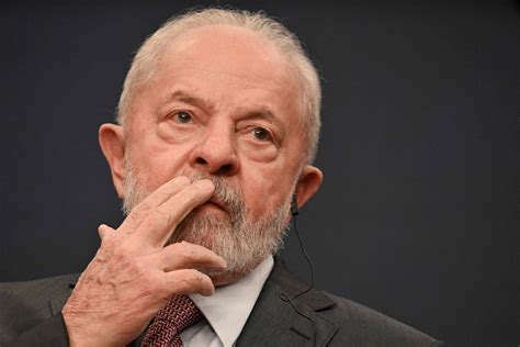 Lula ficará internado até terça e despachará do Alvorada por pelo menos