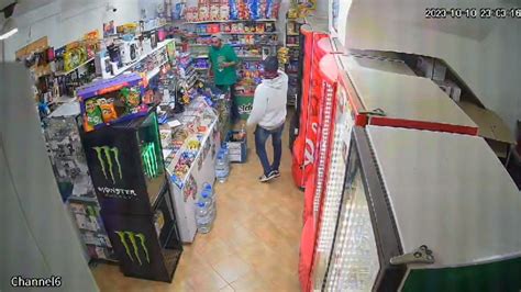 Violento Robo En Un Kiosco De Plottier Amenazaron Al Empleado A Punta