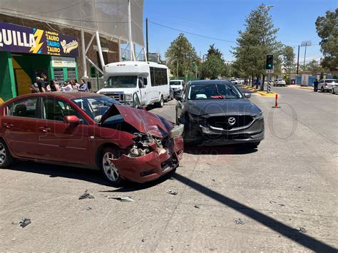 Aparatoso Choque En Cruce De Avenida Universidad Y Bulevar Guadiana