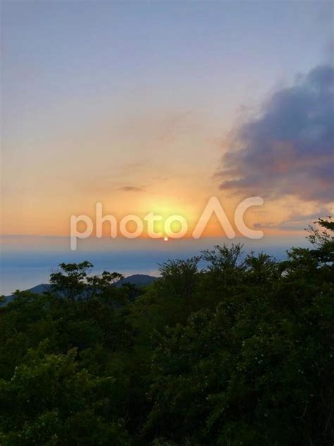 海に沈みゆく夕日 No 24876564｜写真素材なら「写真ac」無料（フリー）ダウンロードok