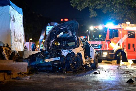 Tödlicher Unfall nahe Ku damm Fahrer fährt viel zu schnell