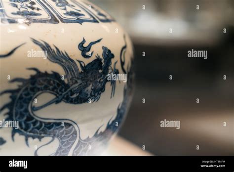Dragon Vase Hi Res Stock Photography And Images Alamy