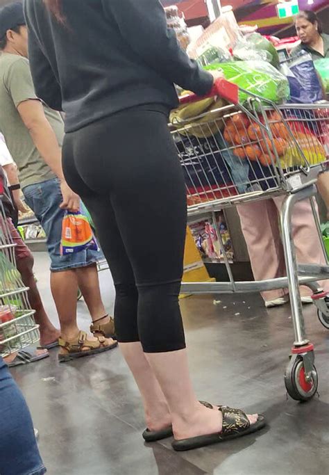 Fit Brunette In Crop Leggings At The Farmers Market Faceshot Oc