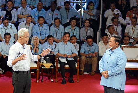 Debat Capres Pertama Pemilu Tahun 2024 Di Gedung KPU Teritorial