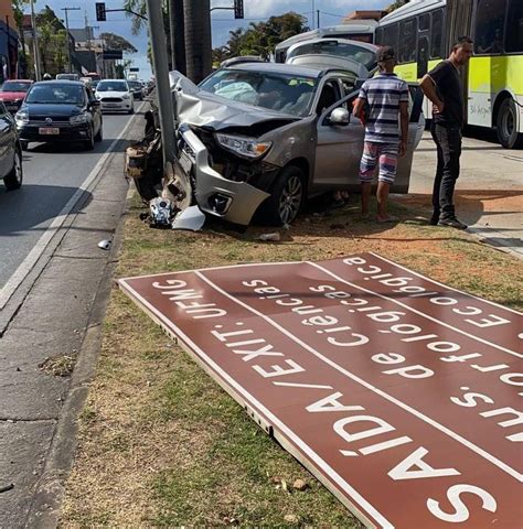 Motorista sofre mal súbito e bate em placa na avenida Antônio Carlos