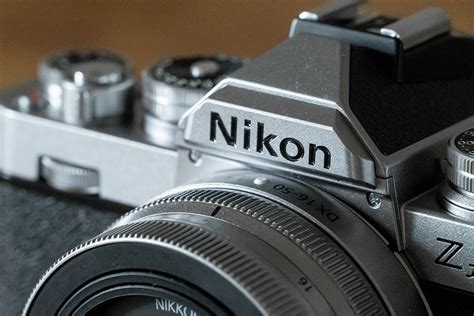 Nikon Zf lo que ya sabemos de la cámara clásica que llegará este