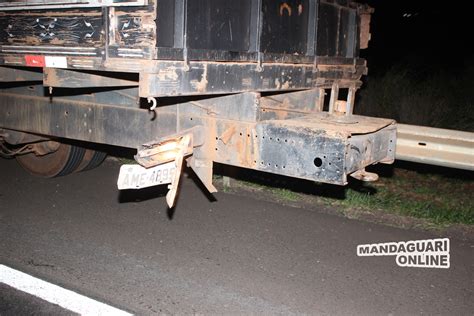 Motociclistas colidem em traseira de Caminhão no Contorno de Mandaguari