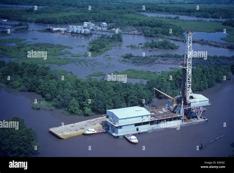 Inland Water Oil Drilling Barge Hi Res Stock Photography And Images Alamy