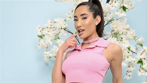 Chloe Amour Makes Her Hookup Hotshot Debut And Its Legend Candy Porn