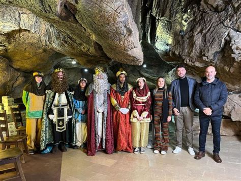 Los Reyes Magos llegan a la Vall d Uixó por Les Coves de Sant Josep