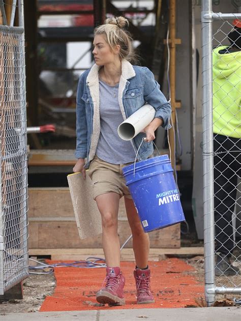 Elyse Knowles All Smiles On The Block Site In Elsternwick Daily Mail Online