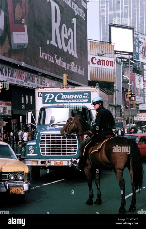 New York Cop On Horse Stock Photo Alamy