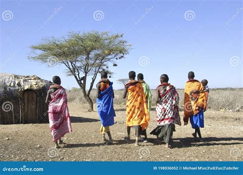 Kenia Mujeres De Aldeas Tribales Del Parque Nacional Samburu