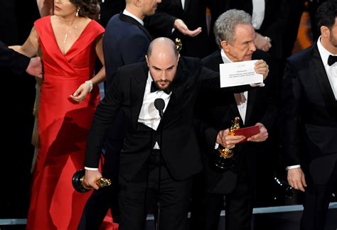 Moonlight Wins Best Picture After 2017 Oscars Envelope Mishap - Oscars