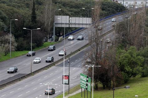 Trânsito normalizado na Segunda Circular após acidente cinco viaturas