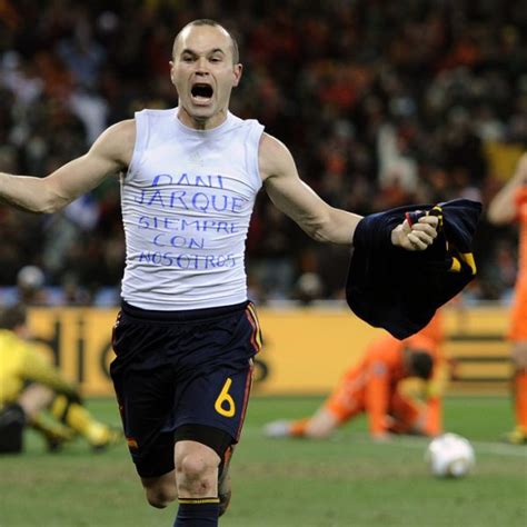 Andr S Iniesta Rinde Homenaje A Dani Jarque En La Final Del Mundial De