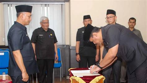 Pegawai Adminstrator Dan Pengawas Dirotasi Para Kepala Dinas Di