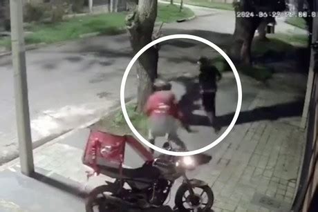 Repartidor Se Defiende De Un Intento De Robo Con Un Machete VIDEO