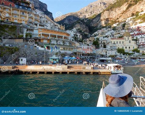 Sorrento Turista Sulla Rampa Per Marina Piccola Editorial Image