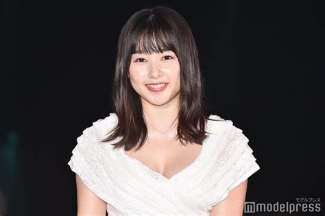 画像1531 桜井日奈子、美バストのぞくオフショットに「セクシー」「魅力的」の声 モデルプレス