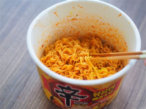 辛ラーメン新作「チーズ味カップ焼そば」を実食！汁なし麺トレンドの波に乗って誕生 Macaroni