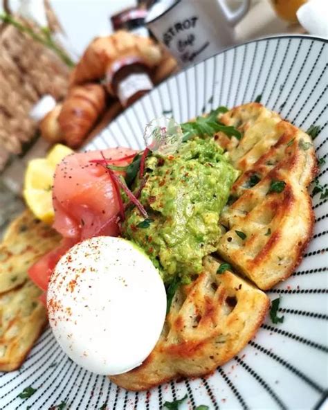 Gaufre de pommes de terre au saumon fumé et chantilly citronnée