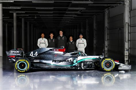 Petronas Nuovo Trackside Fluid Engineer Per Il Mercedes Amg Petronas