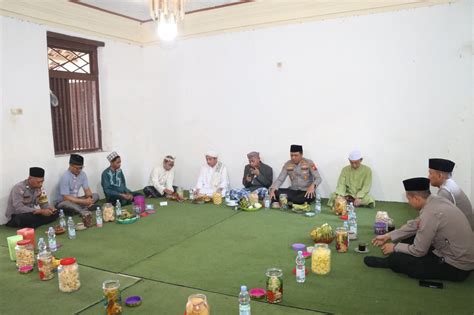 Jalin Silaturahmi Kapolres Cirebon Kota Kunjungi Pondok Pesantren