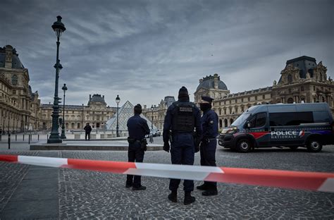 Who was the mystery fedora man at Louvre heist? French teenager in