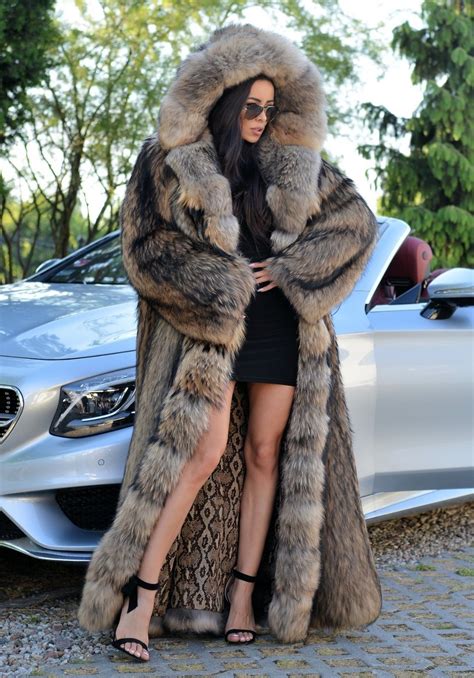 Pin By 𝓛𝓾𝓬𝓲𝓮 𝓕𝓸𝔁 On Furs Outlet Lafuria Dámská Móda Kožešiny