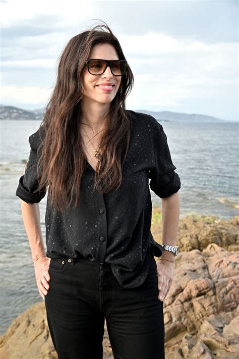 Photo Maïwenn au défilé Etam Croisière 2023 à Saint Tropez le 11 mai