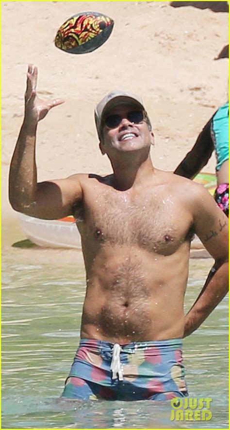 Jessica Alba Lounges In A Bikini With Shirtless Cash Warren Photo 3928757 Bikini Cash Warren