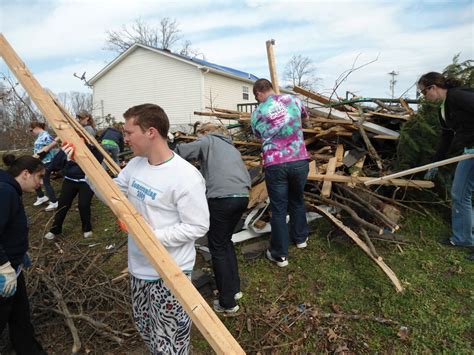 UMW Students Help with Tornado Relief During Spring Break - News