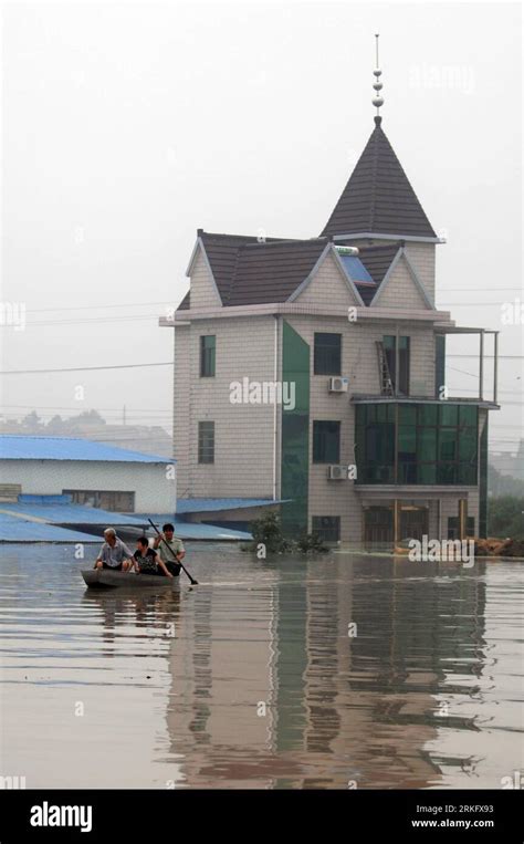 Huang he river flood hi-res stock photography and images - Alamy