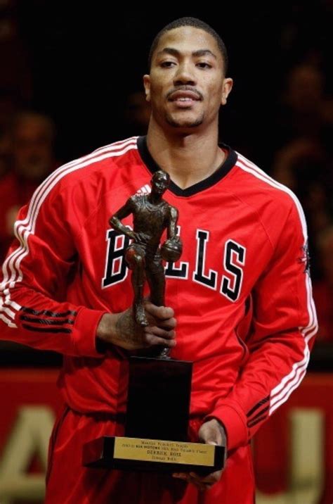 7年前的今天，22岁的罗斯成为nba历史上最年轻的mvp。