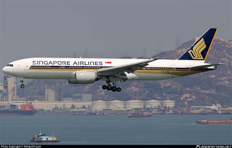 9V SRN Singapore Airlines Boeing 777 212ER Photo By Wong Chi Lam ID