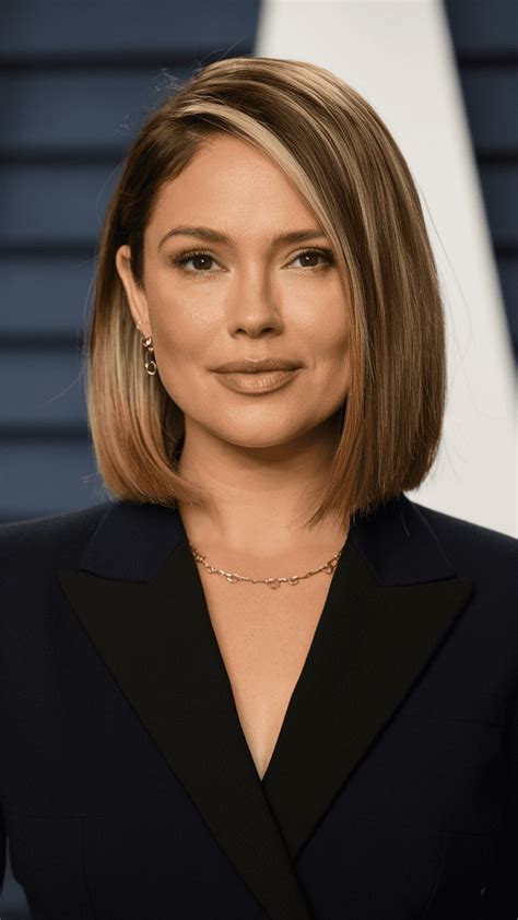 32 Flattering Shoulder Length Haircuts For Round Faces