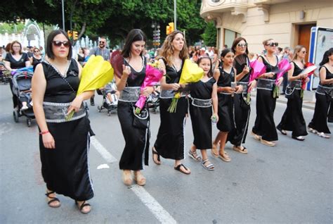 Desfile De Abanderadas Y Ofrenda Floral Del Bando Cristiano En Las