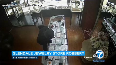 Lasd Suspects Steal Thousands Of Dollars Worth Of Jewelry After Smash