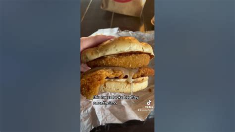 Trying Wendy’s New Italian Mozzarella Chicken Sandwich Youtube