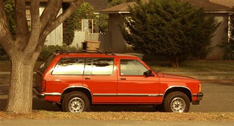 IMCDb.org: 1994 Chevrolet S-10 Blazer [GMT330] in "Erin Brockovich, 2000"