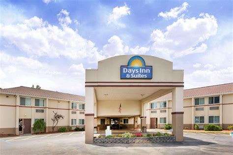 Days Inn And Suites By Wyndham Bridgeport Clarksburg Hotel Bridgeport