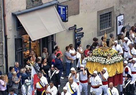 Tutto Pronto Per Il Corteo Storico E La Processione Solenne Con Il