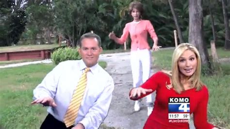 Watch: KOMO anchors Liz Dueweke and Seth Wayne 'Prancersize' | KOMO