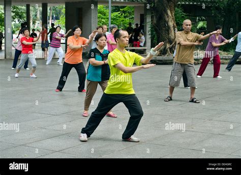 Tai Chi People China Hi Res Stock Photography And Images Alamy