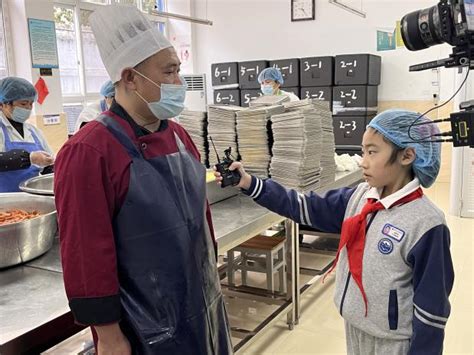 温州市少年游泳学校“学生体验岗”走进食堂