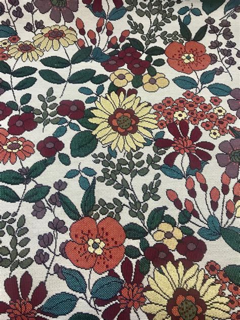 Tissu JACQUARD grandes fleurs avec lurex x 10 cm Cazaméa